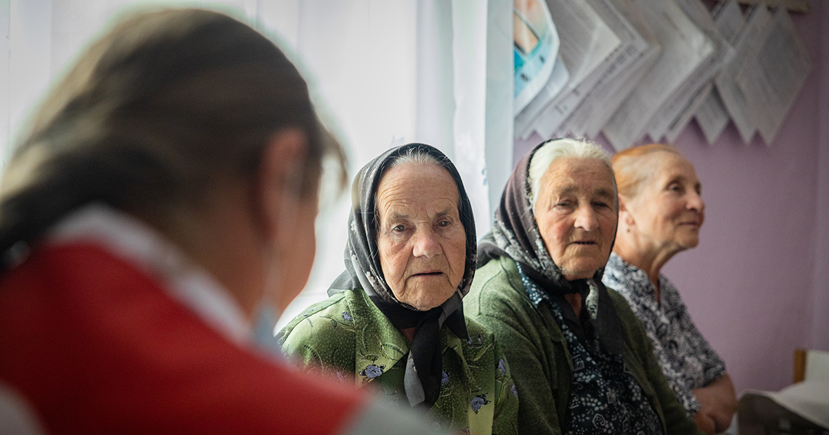 Finlands Röda Kors ordnar 10 mobila hälsokliniker till Ukraina