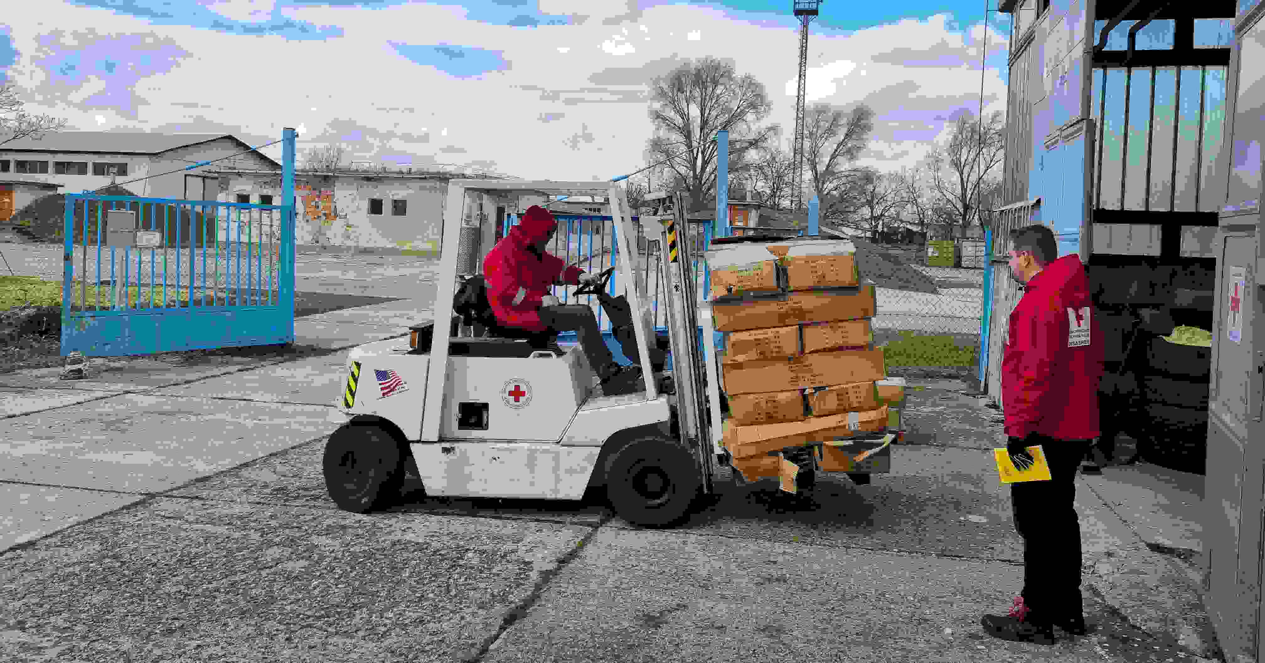 Biståndsarbetarna för Finlands Röda Kors beger sig till närområdena för konflikten i Ukraina