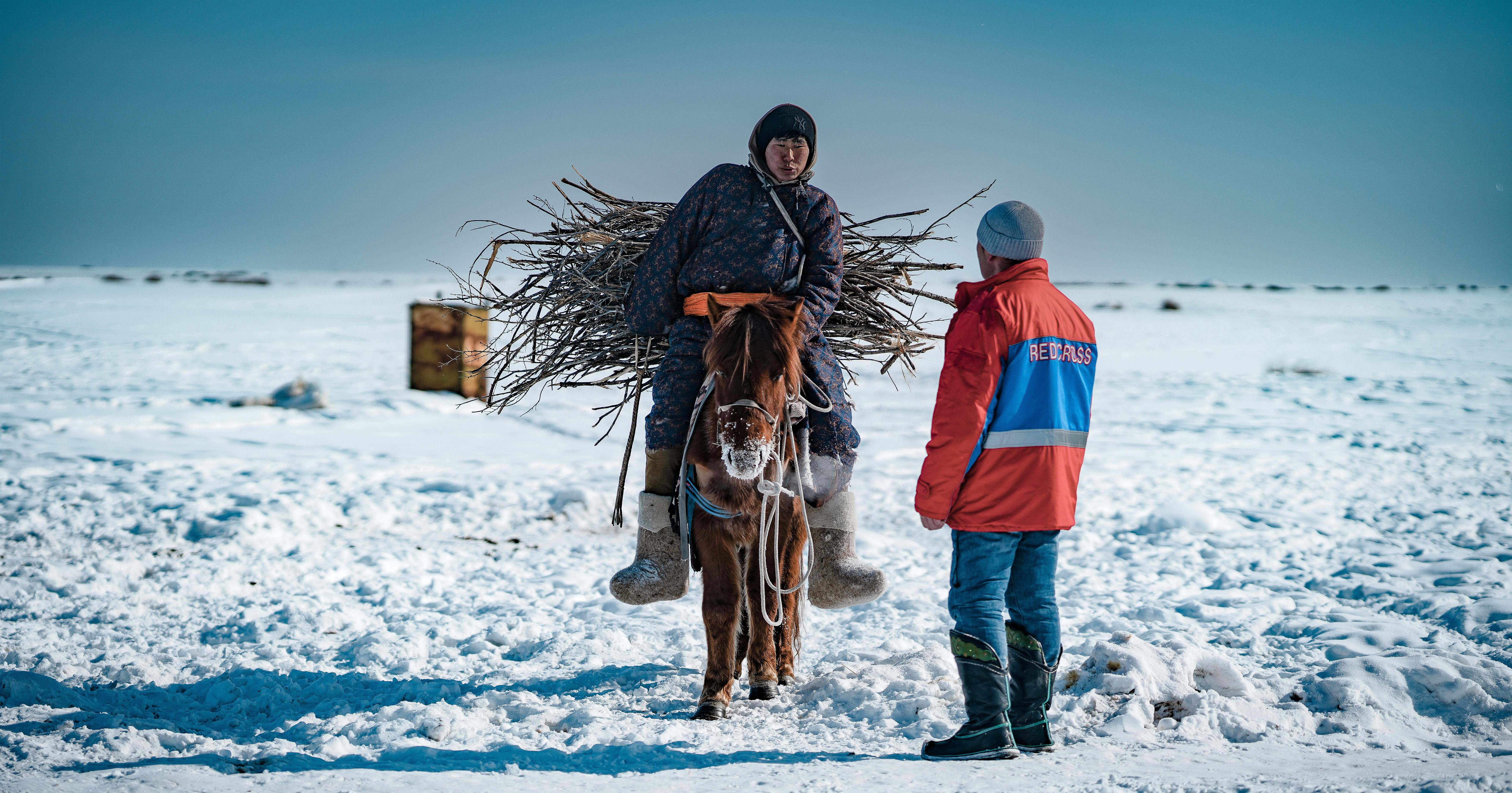 Vi hjälper människor som lider av köldvågen i Mongoliet