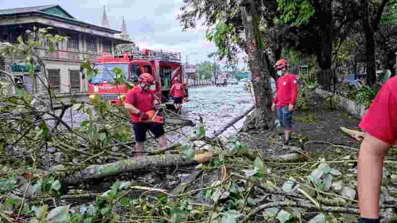 Finlands Röda Kors beviljar 100 000 euro ur sin katastroffond till tyfonhärjade Filippinerna. 