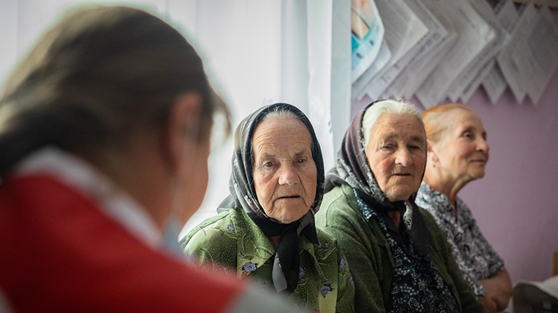 Finlands Röda Kors ordnar 10 mobila hälsokliniker till Ukraina