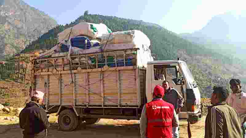 Finlands Röda Kors hjälper på jordbävningsområdet i Nepal 