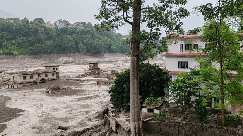 Röda Korset hjälper i Nepal